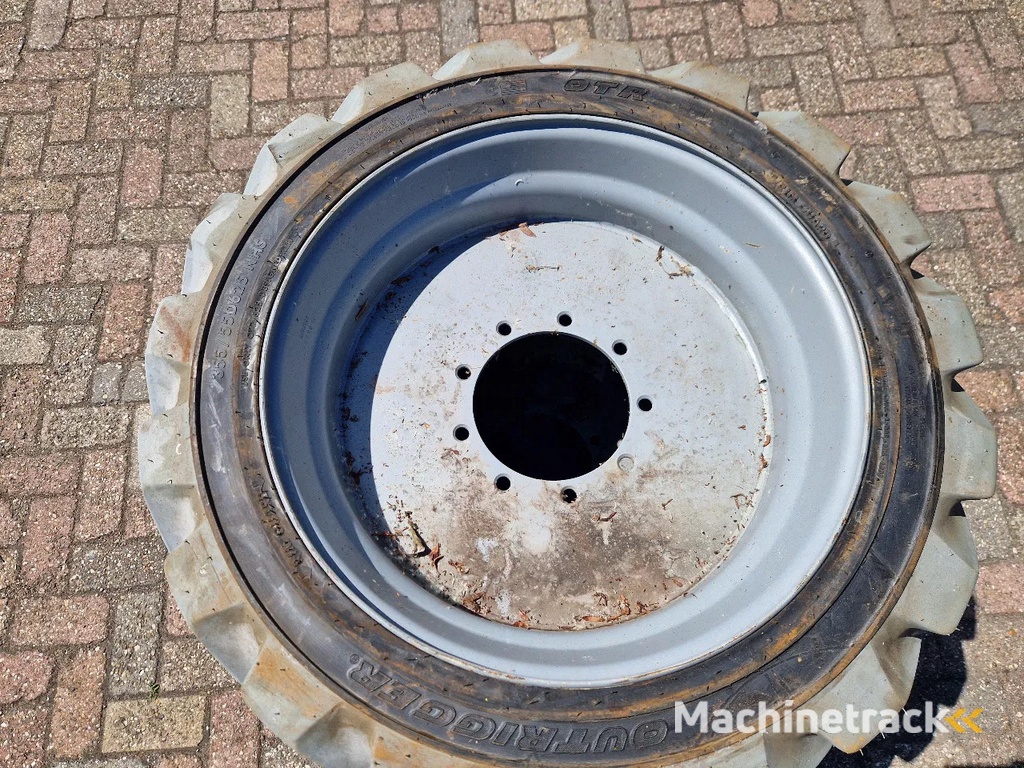 Overige 3x nieuwe OUTRIGGER volgeschuimde hoogwerkerband met velg