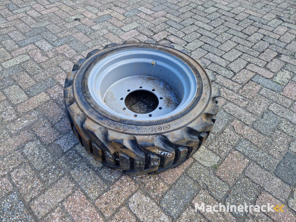 Overige 3x nieuwe OUTRIGGER volgeschuimde hoogwerkerband met velg