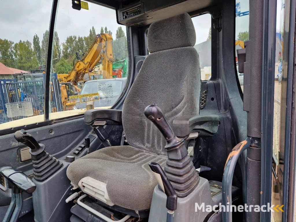 Hyundai Robex CR60-9 met airco en 3 bakken