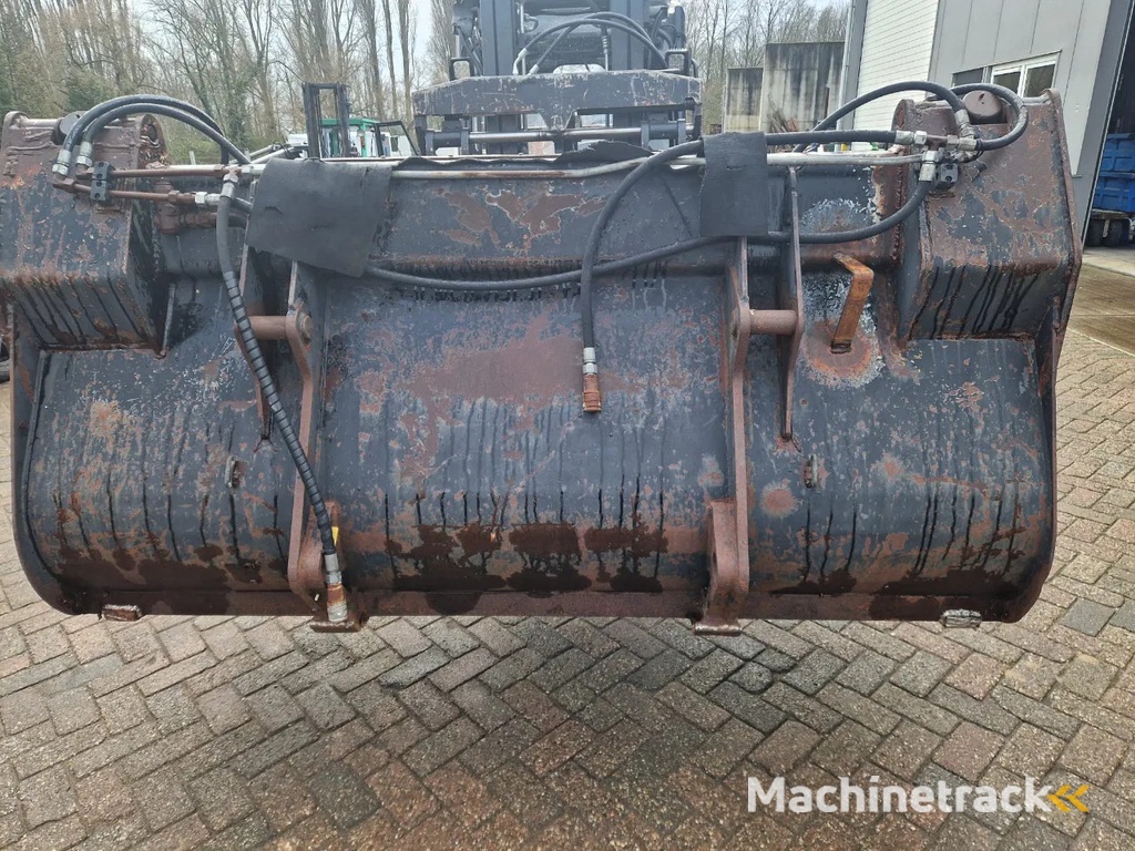 Doppstadt met Volvo aansluiting