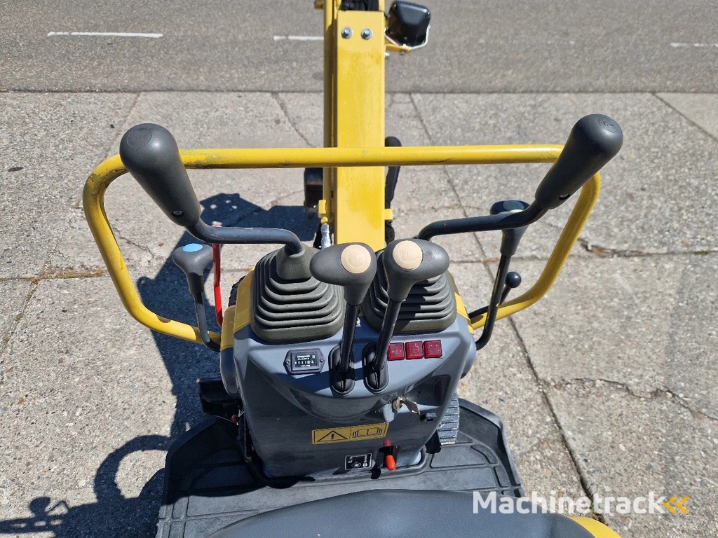 Yanmar SV08-1A gewicht 960kg.