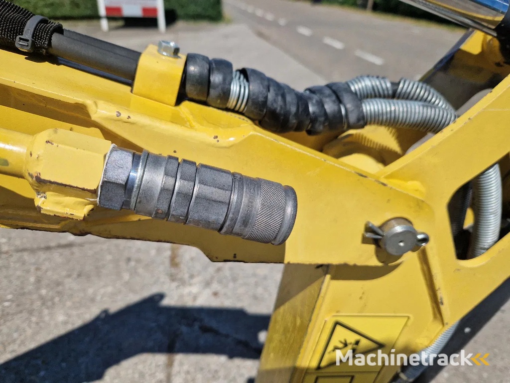 Yanmar SV08-1A gewicht 960kg.