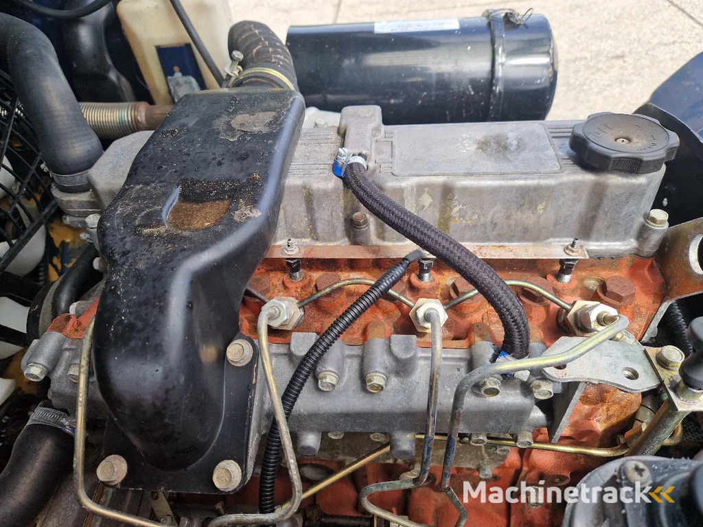 Caterpillar DP25K met breed vorkenbord