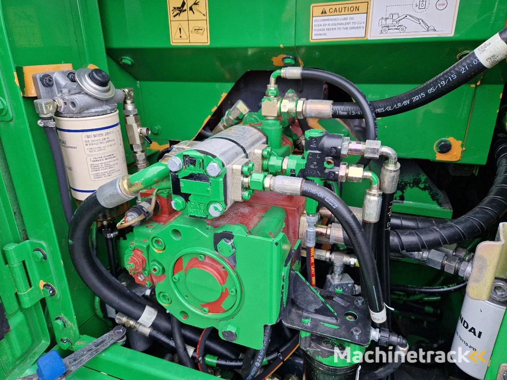 Hyundai Robex 160W-9A met 6-cilinder Cummins motor