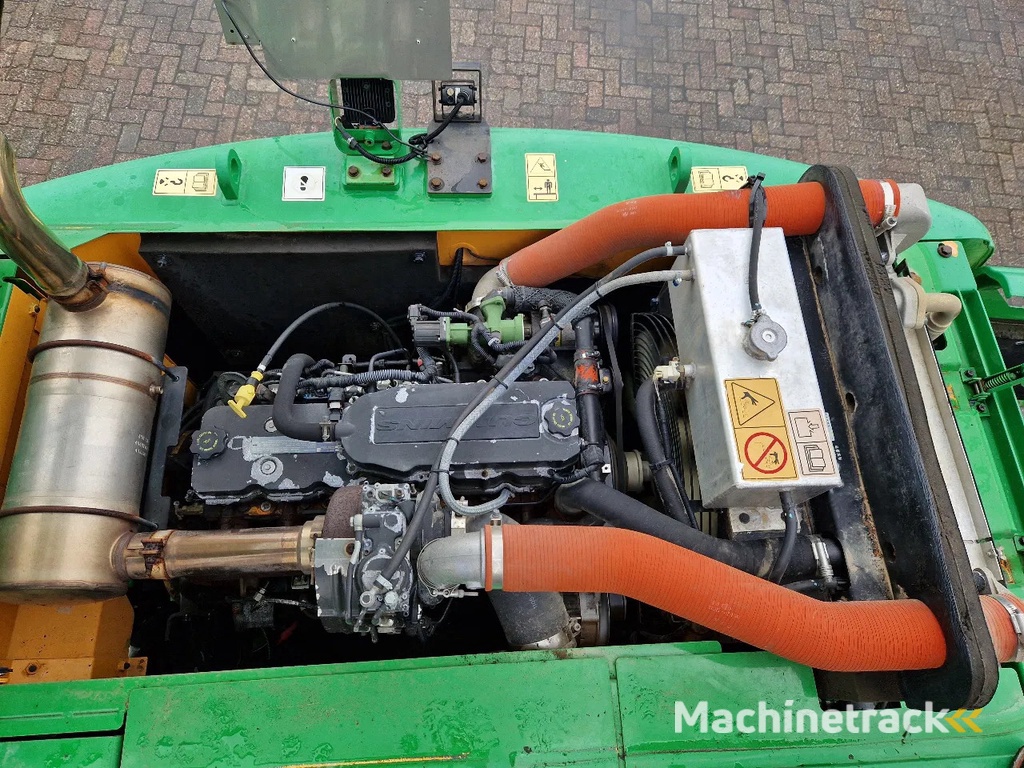 Hyundai Robex 160W-9A met 6-cilinder Cummins motor