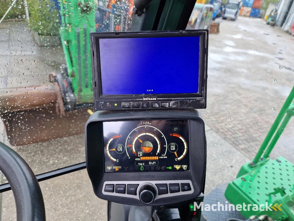 Hyundai Robex 160W-9A met 6-cilinder Cummins motor