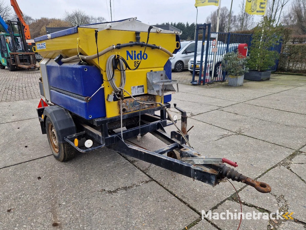 Overige Nido Stratos B08-15 nat zoutstrooier zo uit het werk