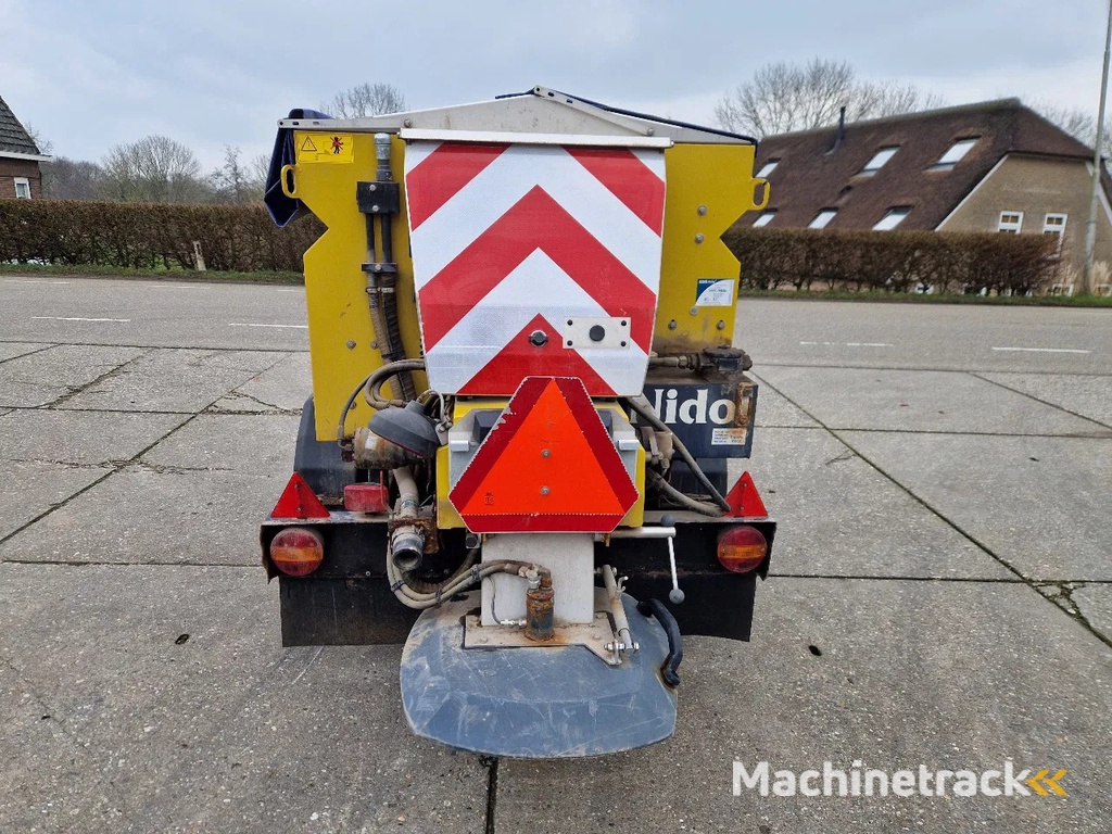 Overige Nido Stratos B08-15 nat zoutstrooier zo uit het werk