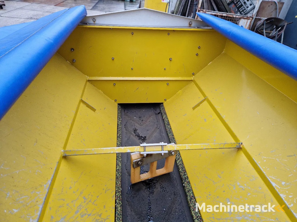 Overige Nido Stratos B08-15 nat zoutstrooier zo uit het werk