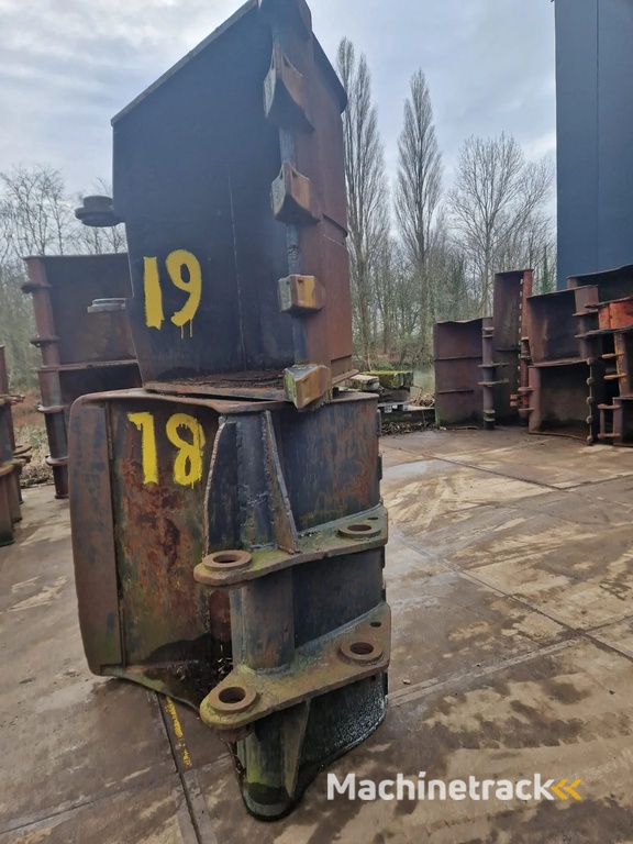 Diverse dieplepels penmaat 80