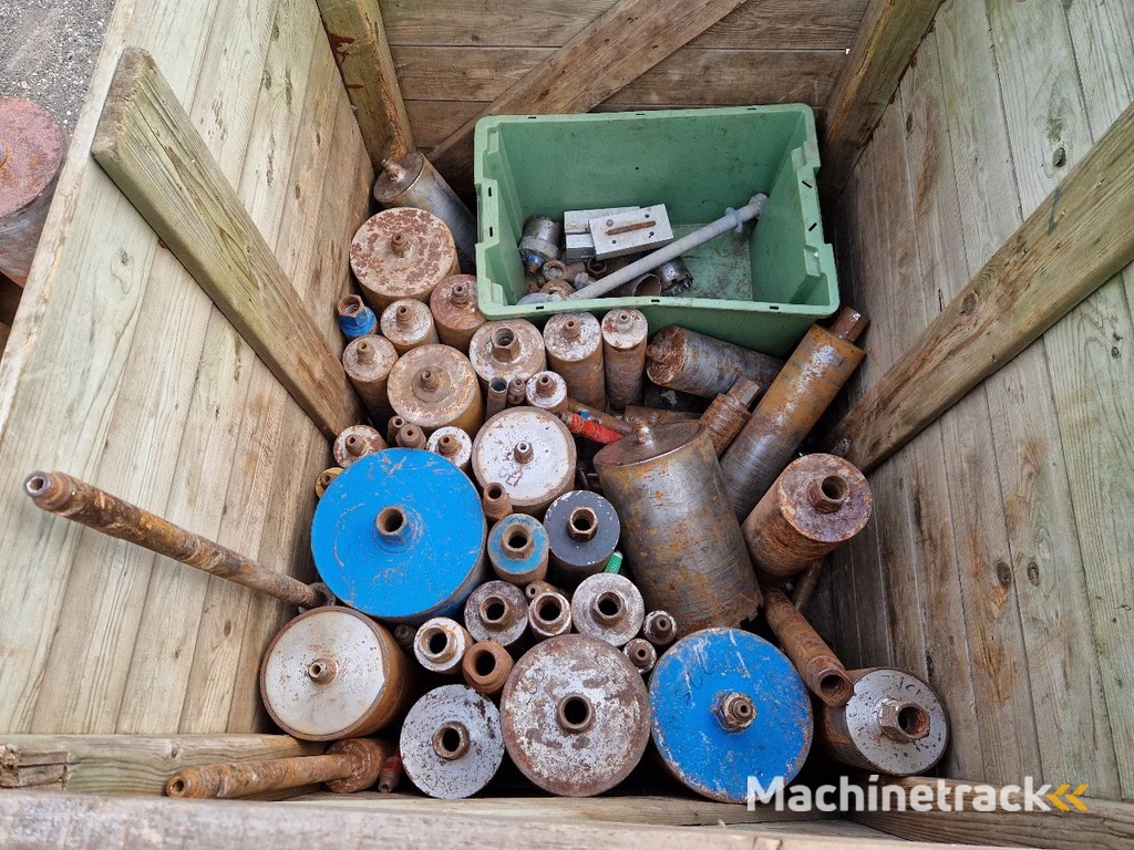 Diversen 2 pallets met betonboren