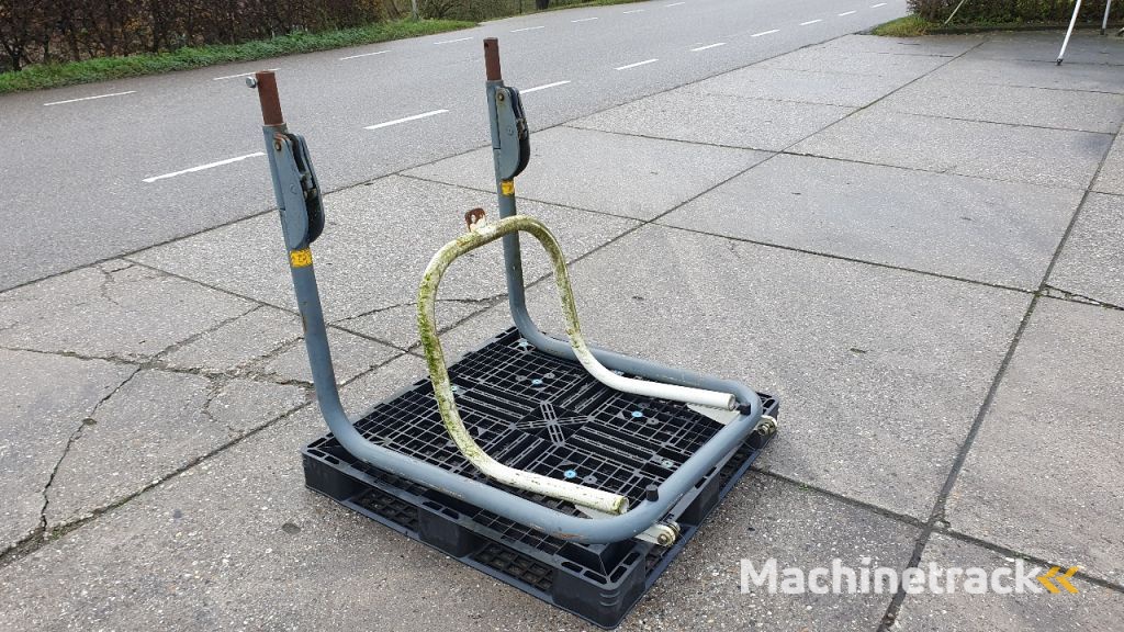 Yanmar SV05 en Benford dumper rolbeugels