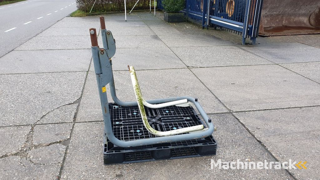 Yanmar SV05 en Benford dumper rolbeugels