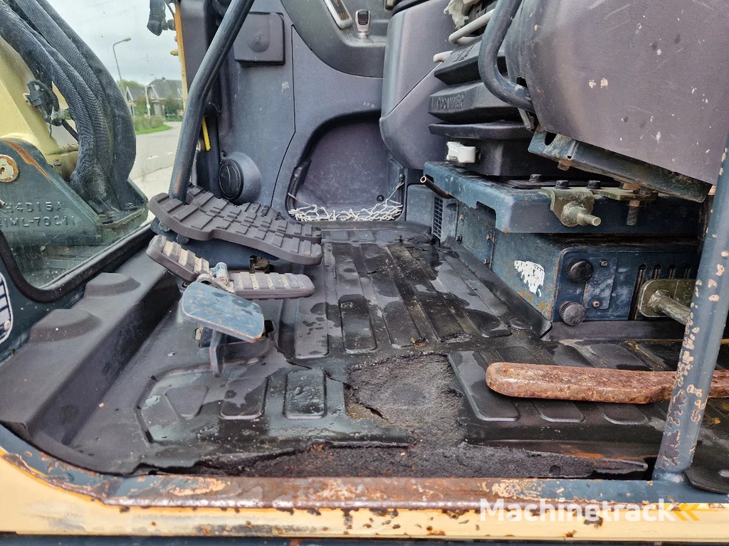 Hyundai Robex CR60-9 met airco en 3 bakken