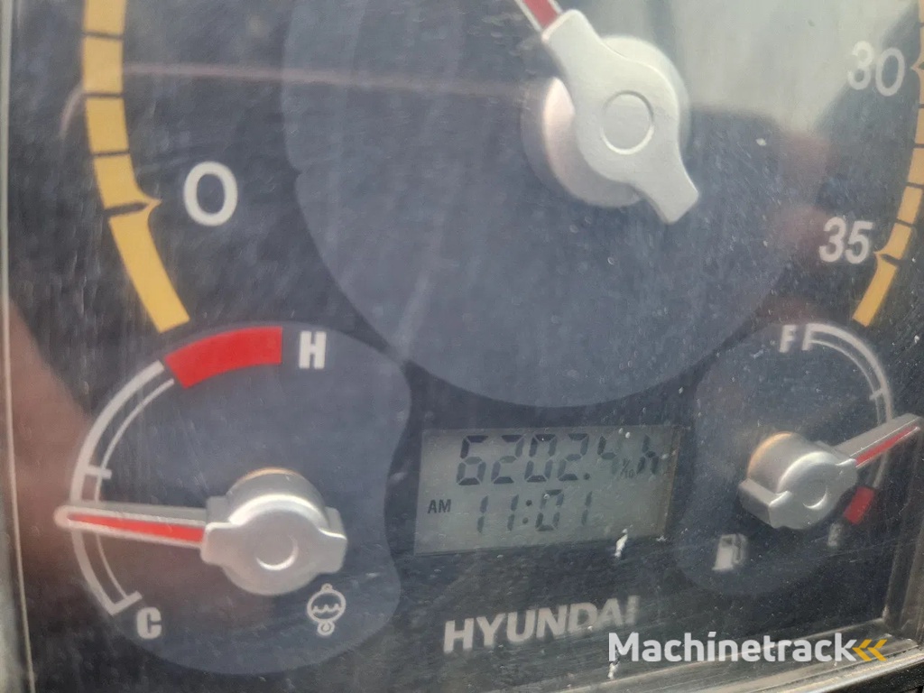 Hyundai Robex CR60-9 met airco en 3 bakken