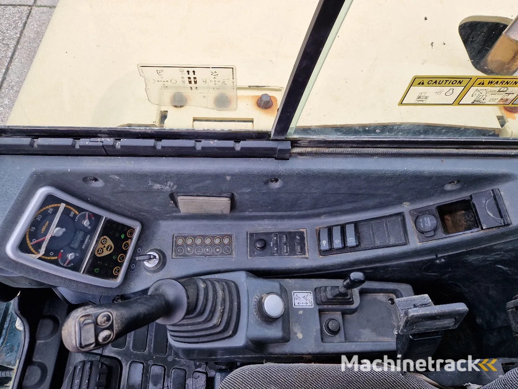 Hyundai Robex CR60-9 met airco en 3 bakken