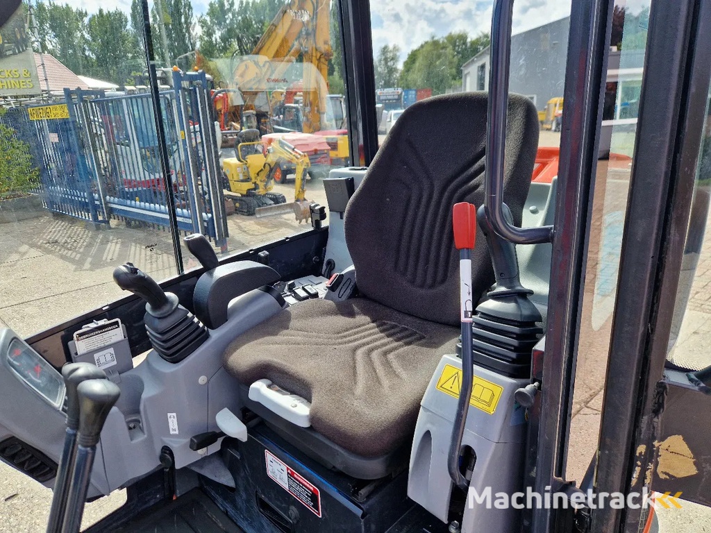 Kubota KX019-4 met 1990 uur