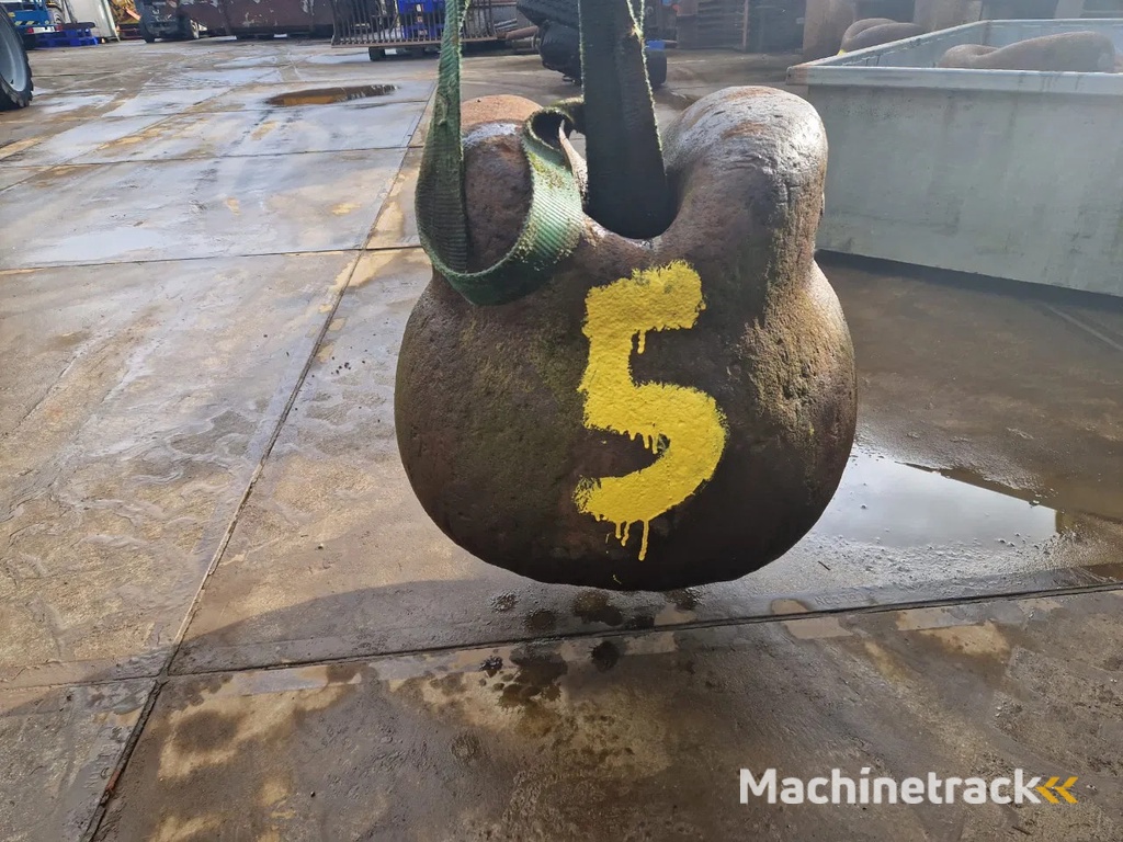 Diversen stalen sloopkogels / beulen