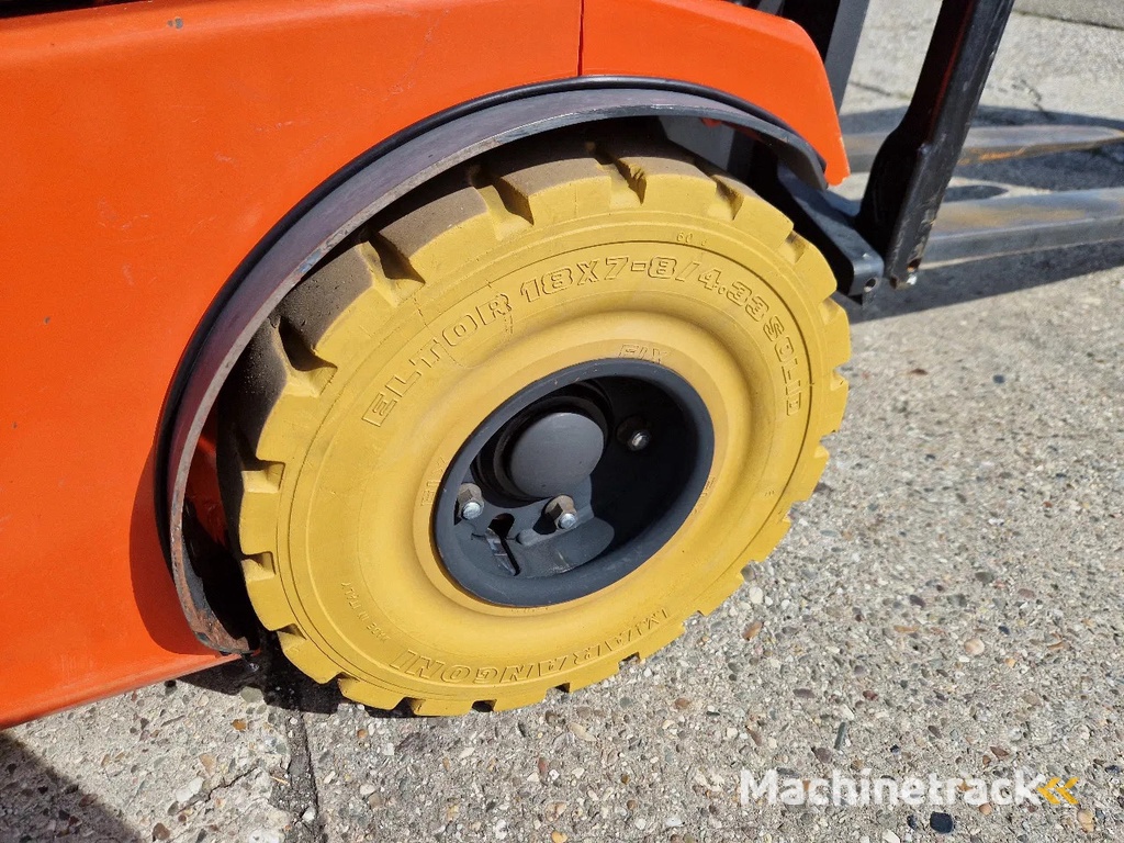 Toyota 1500 kg. elektrisch hefhoogte 5.00m.