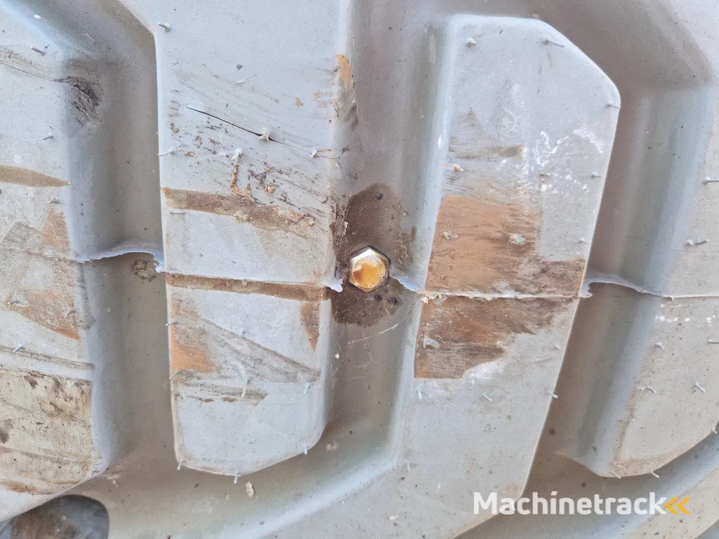 Overige 3x nieuwe OUTRIGGER volgeschuimde hoogwerkerband met velg