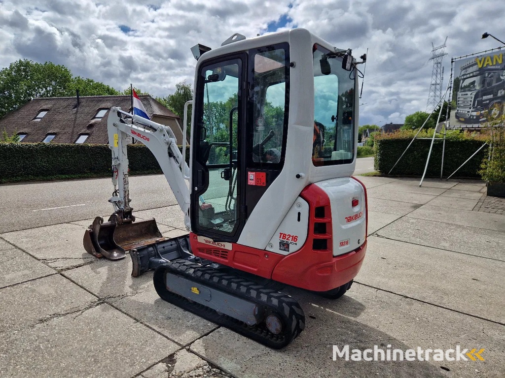 Takeuchi TB216 met 2089 uur
