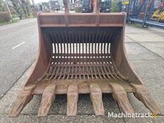 boforce-hardox-puinbak-cw55-smal-in-topconditie