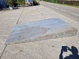 Thumbnail of Diversen gegalvaniseerd zwaar uitgevoerd oprijplateau