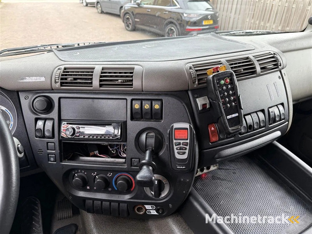 DAF CF 65.300 Towtruck Depannage Lier Brille Sleeper 640x242x104 cm