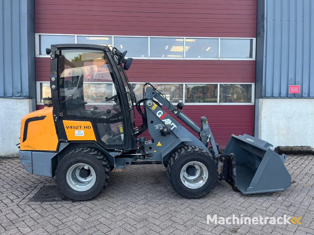 Giant V 452 T HD met kenteken en cabine