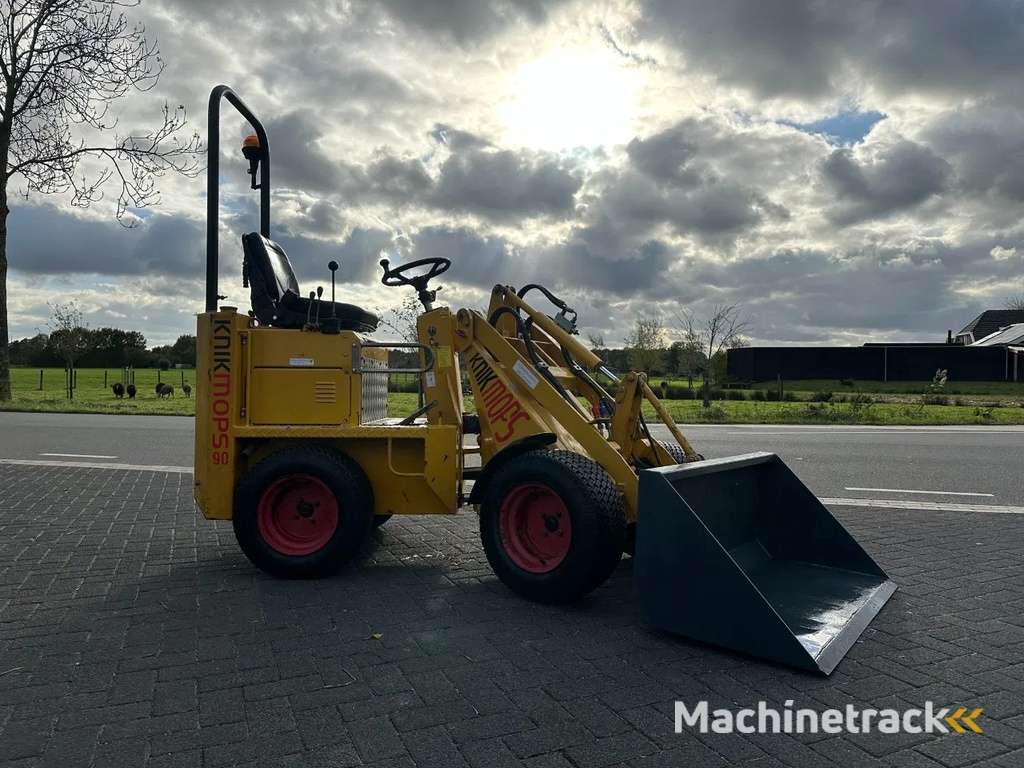 Knikmops 90 | Bouwjaar 2005 | 4367 uur