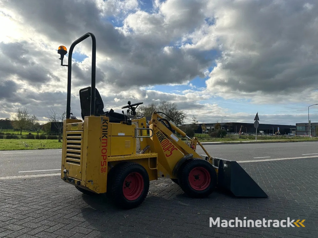 Knikmops 90 | Bouwjaar 2005 | 4367 uur