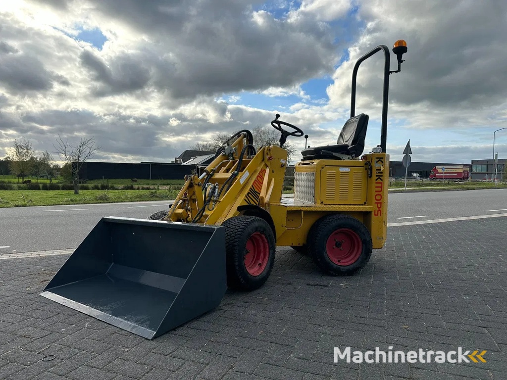 Knikmops 90 | Bouwjaar 2005 | 4367 uur