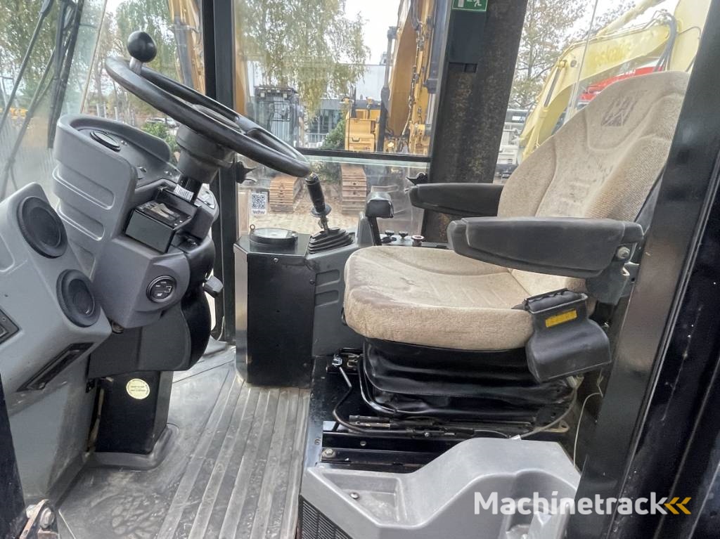 CAT CS 573 E       2004