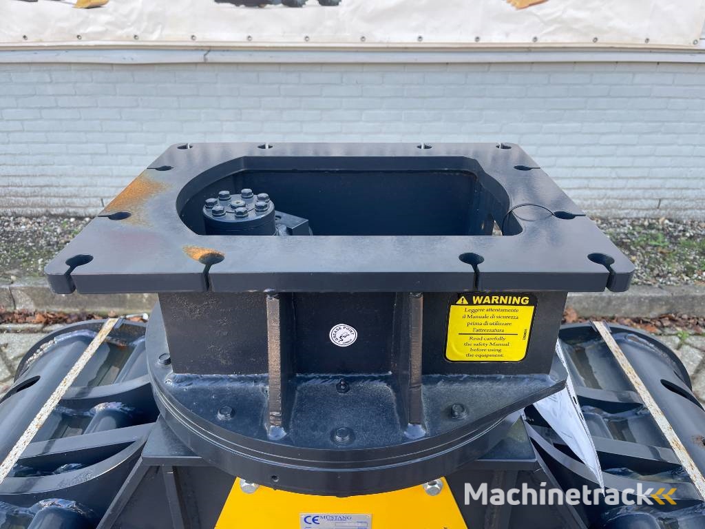 Mustang GRP 450   2024    Unused