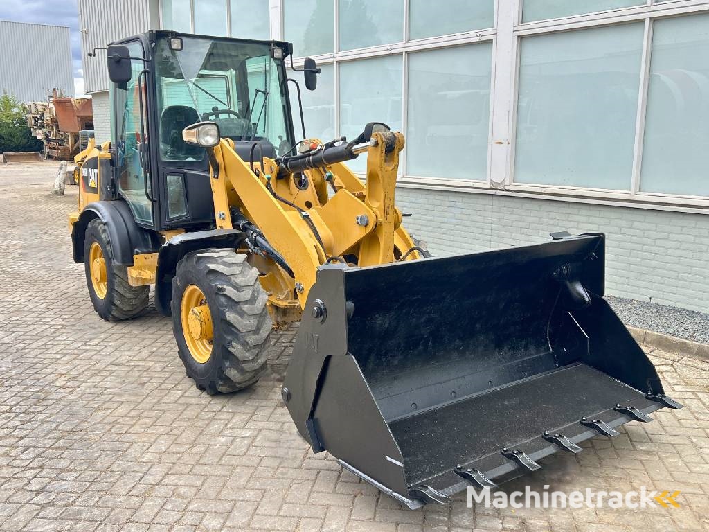 CAT 906 M     2016