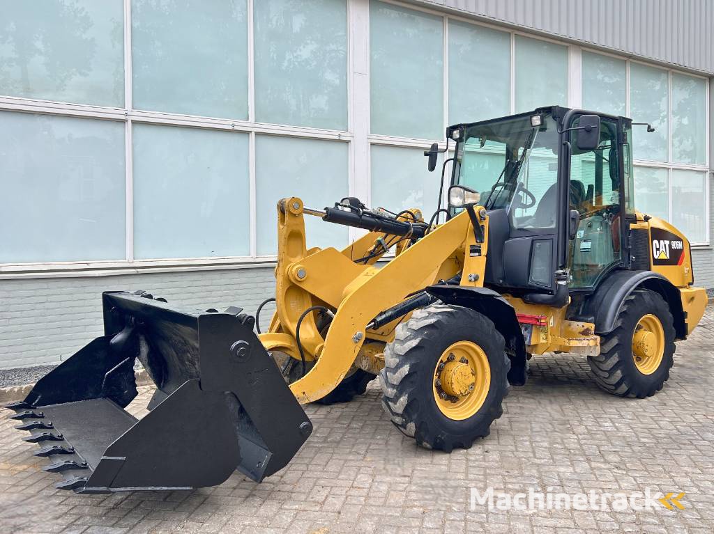 CAT 906 M     2016