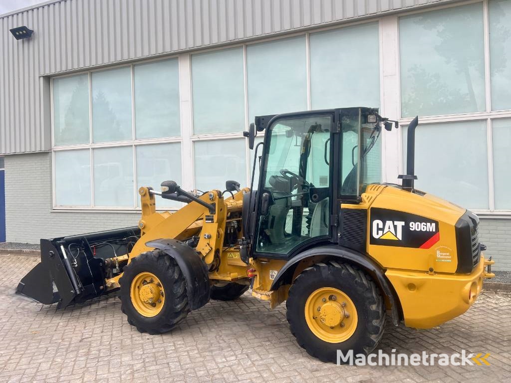 CAT 906 M     2016