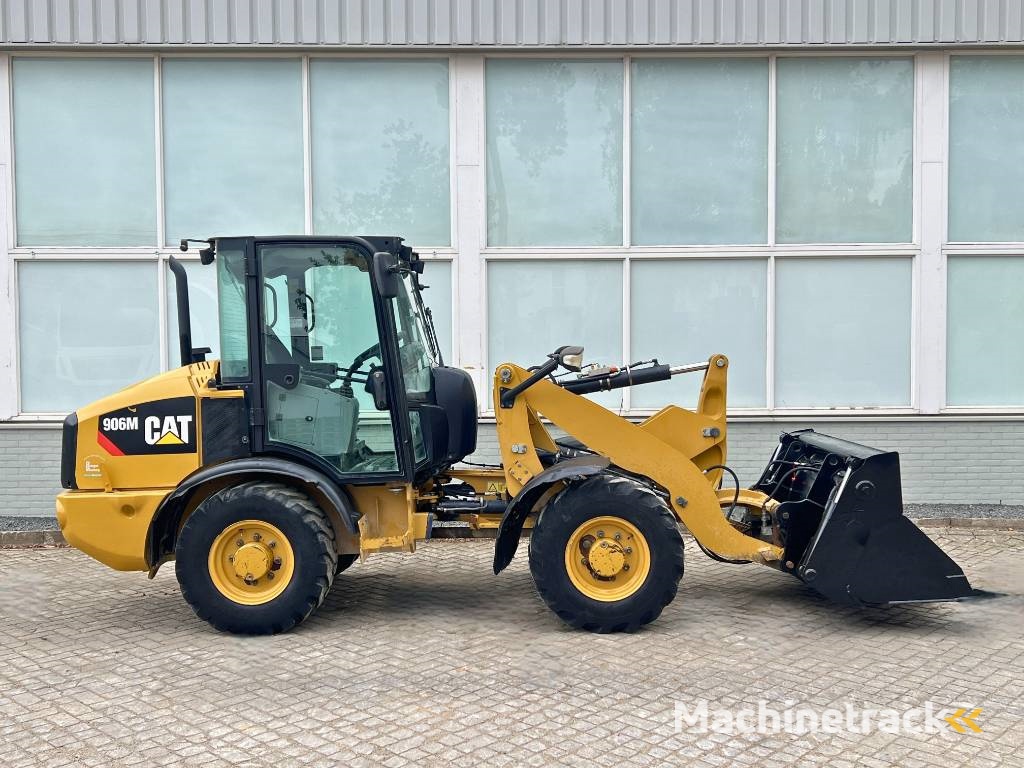 CAT 906 M     2016
