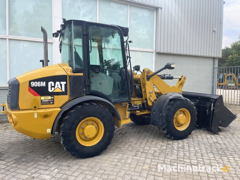 CAT 906 M    2018