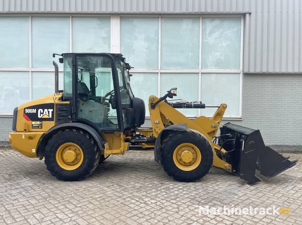 CAT 906 M    2018