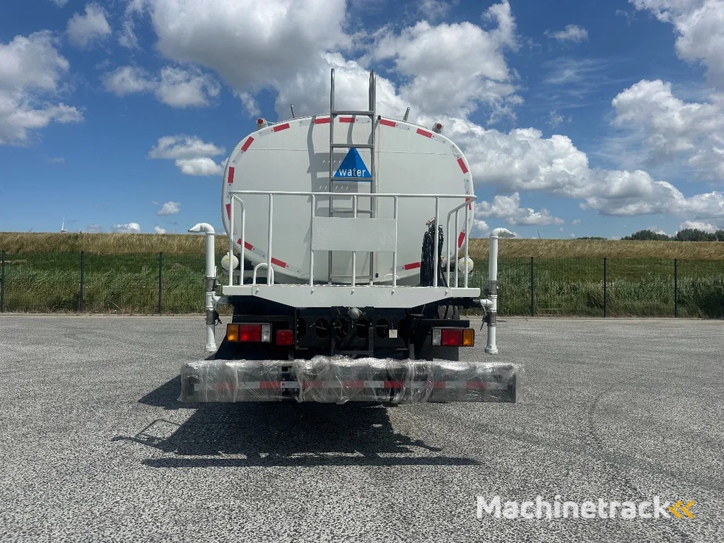 Isuzu GIGA 6x4 water tank truck