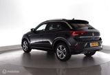 Minituur van Volkswagen T-Roc 1.5 TSI 150PK Automaat R-Line trekhaak|IQ.led|ErgoActiv|nav|lmv17