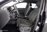 Minituur van Volkswagen T-Roc 1.5 TSI 150PK Automaat R-Line trekhaak|IQ.led|ErgoActiv|nav|lmv17