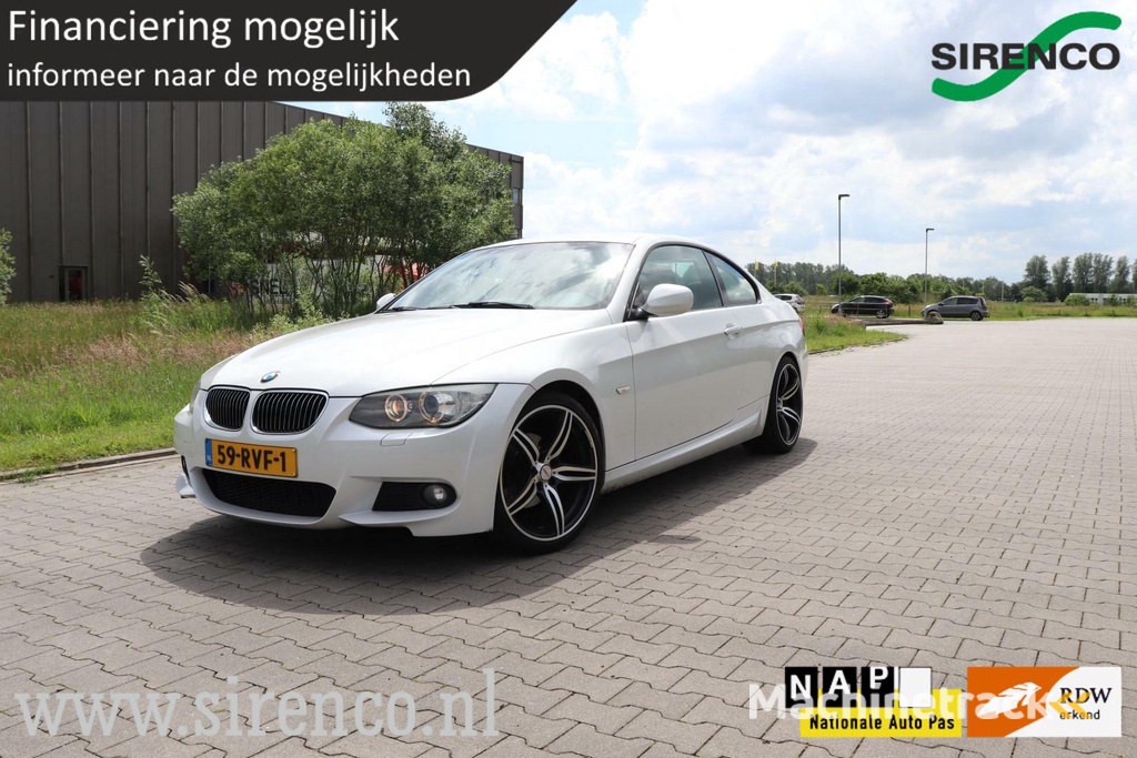 BMW 320i Coupé M-Pakket | Parelwit | 6-bak | Premium Audio | Bi-Xenon  | sportzetels