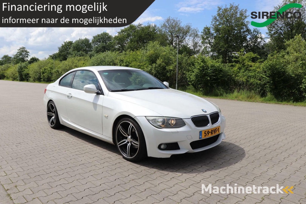 BMW 320i Coupé M-Pakket | Parelwit | 6-bak | Premium Audio | Bi-Xenon  | sportzetels