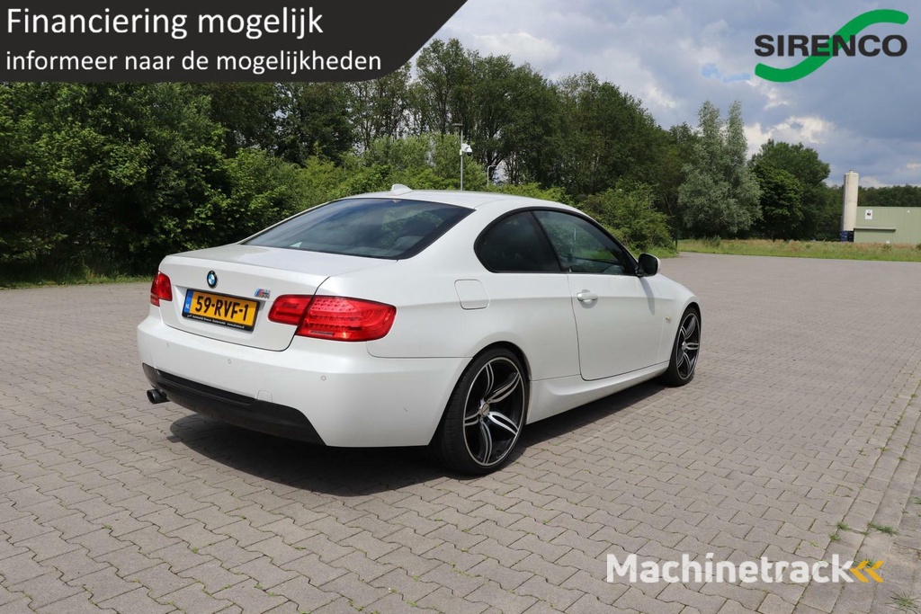 BMW 320i Coupé M-Pakket | Parelwit | 6-bak | Premium Audio | Bi-Xenon  | sportzetels