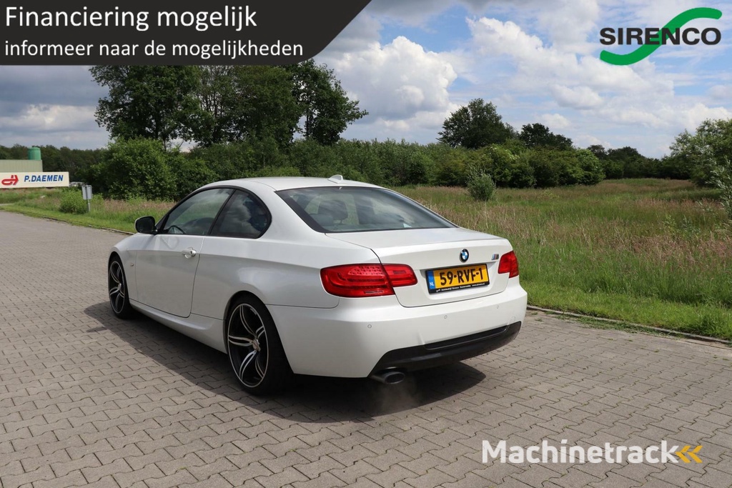 BMW 320i Coupé M-Pakket | Parelwit | 6-bak | Premium Audio | Bi-Xenon  | sportzetels