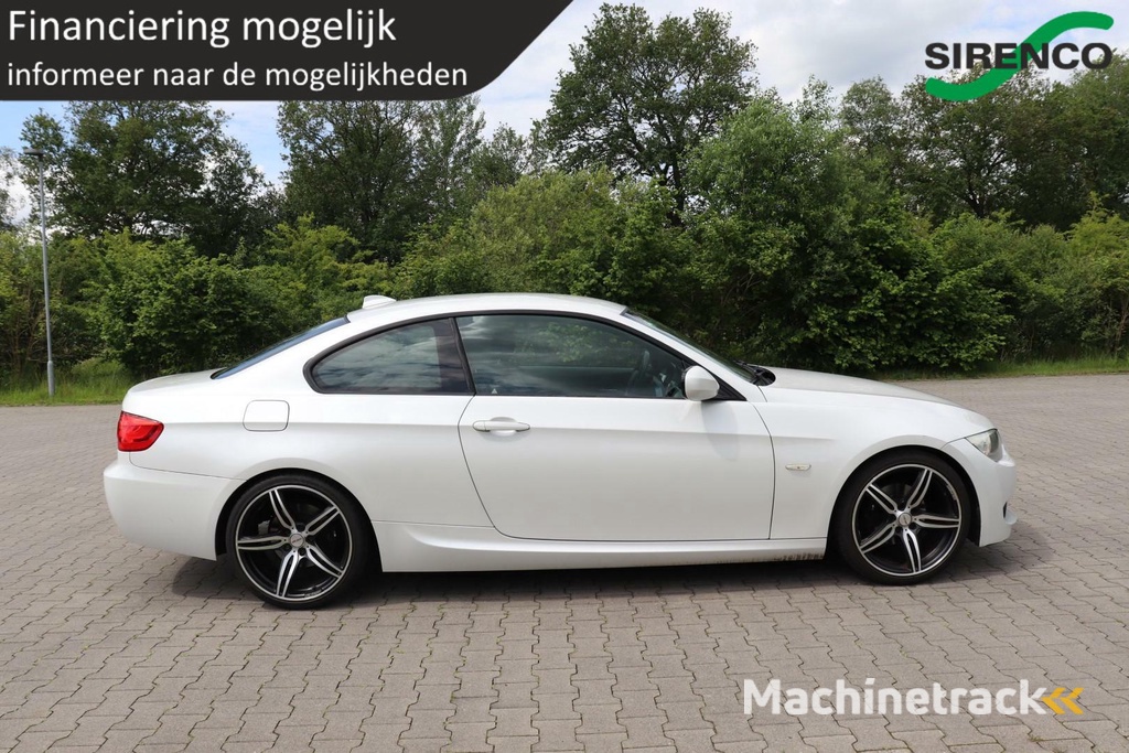 BMW 320i Coupé M-Pakket | Parelwit | 6-bak | Premium Audio | Bi-Xenon  | sportzetels