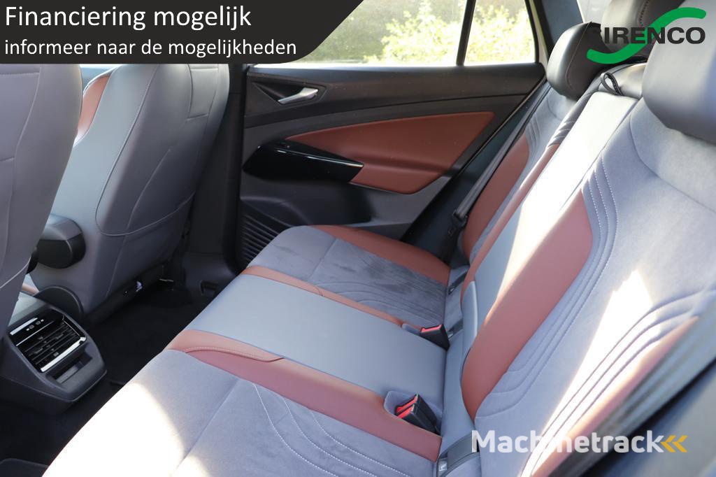 Volkswagen ID.4 First 77 kWh deels leder trekhaak adaptive cruise met lane asist carplay en android auto sfeerverlichting