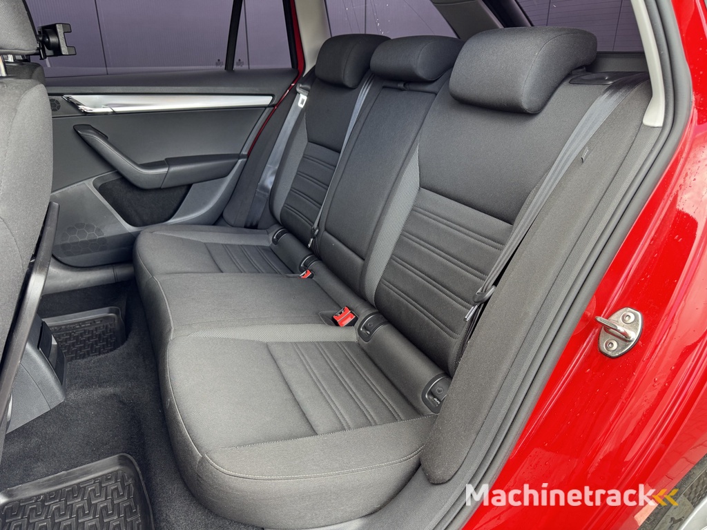 ŠKODA Octavia Combi 1.5 TSI Greentech Ambition Business | RIJKLAAR | Clima | Navi | Cruise